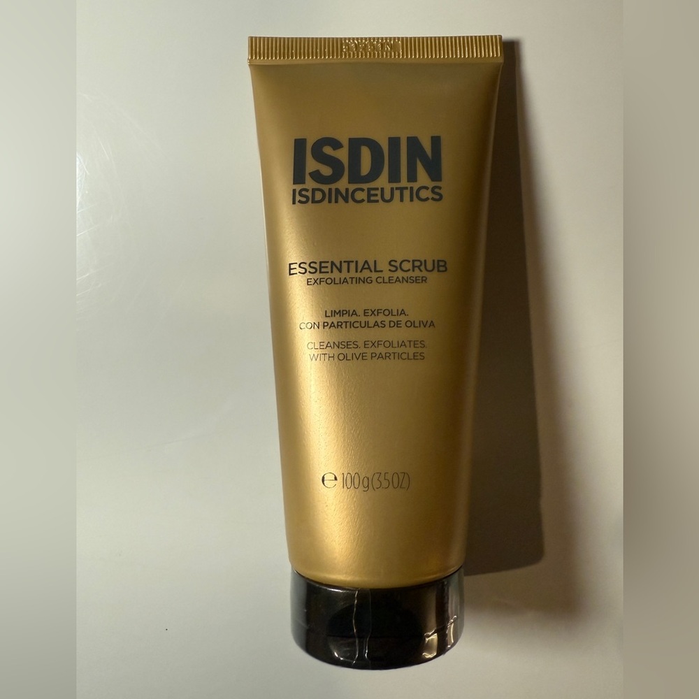 ISDIN Essential Scrub Exfoliating Cleanser